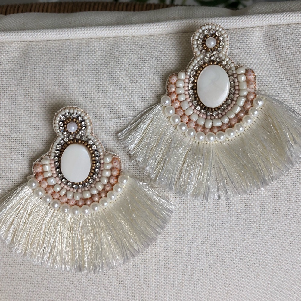 ✨Gorgeous White Fringe Earrings! ✨